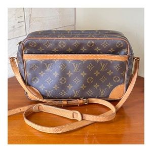 AUTHENTIC LOUIS VUITTON TROCADERO 30 SHOULDER CROSSBODY BAG